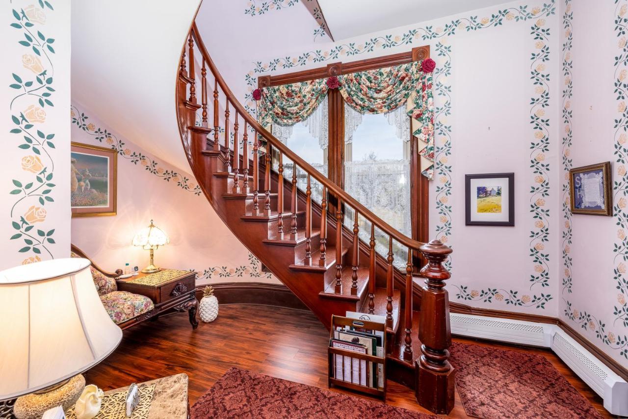Sutherland House Victorian Bed & Breakfast 3*